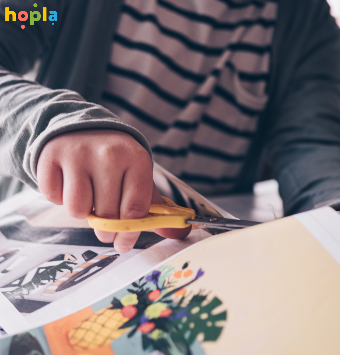 chlapec s nožničkami