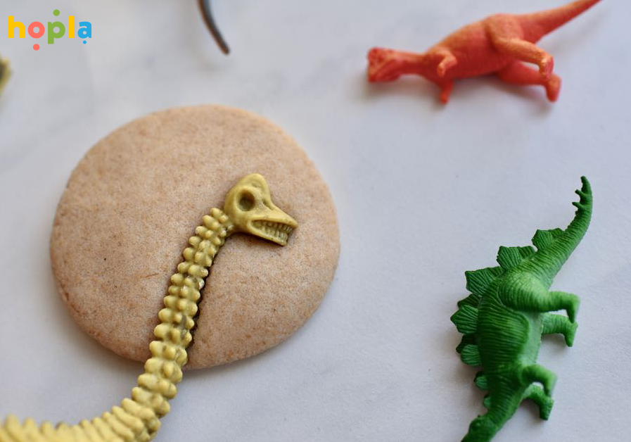 Odtlačky hračiek dinosaurov 